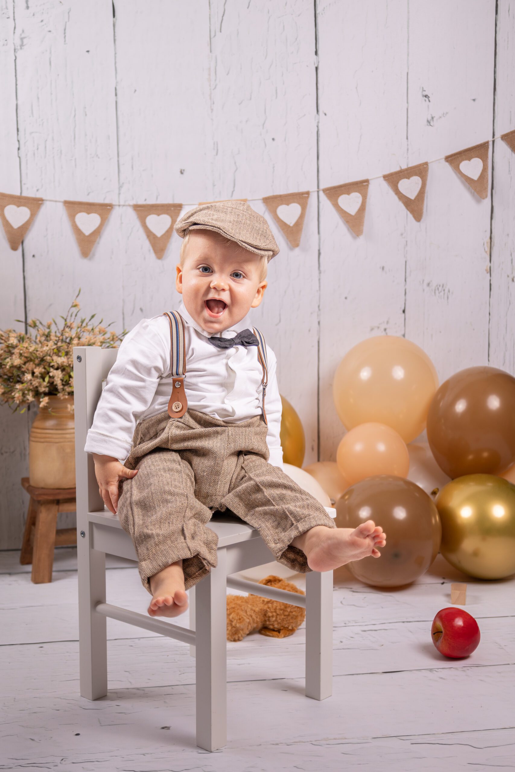Baby beim Shooting mit Deko und Ballons